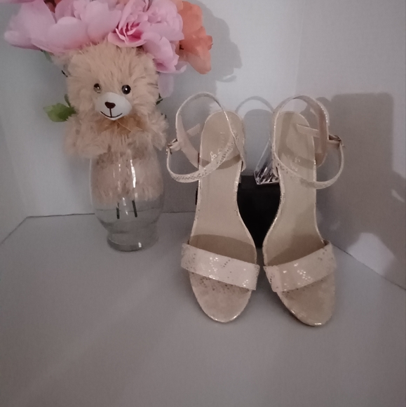 MADELINE STUART Women's Tan/Gold Sandals 4" Clear Block Heel Size 10 M Open Toe. - Picture 5 of 6